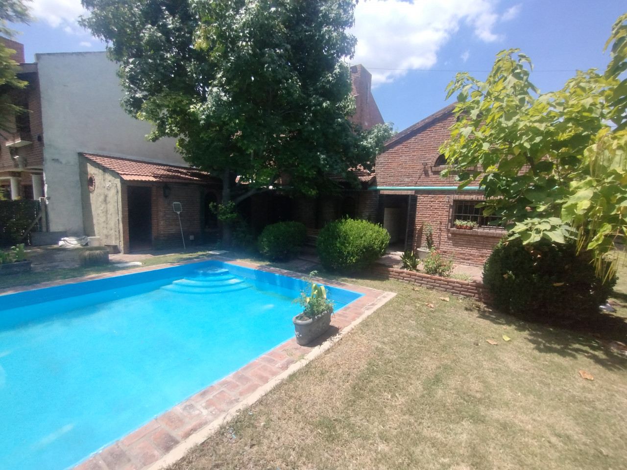 Hermosa casa en alquiler --ideal uso profesional-- tambien uso vivienda.