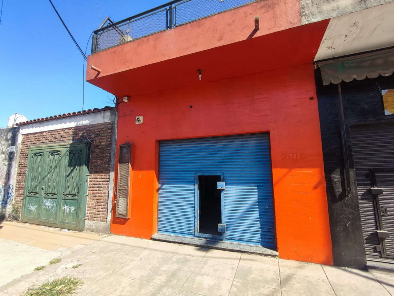 Local 4x4 x 5,30 en José C. Paz a 150 Mts. de Gaspar Campos