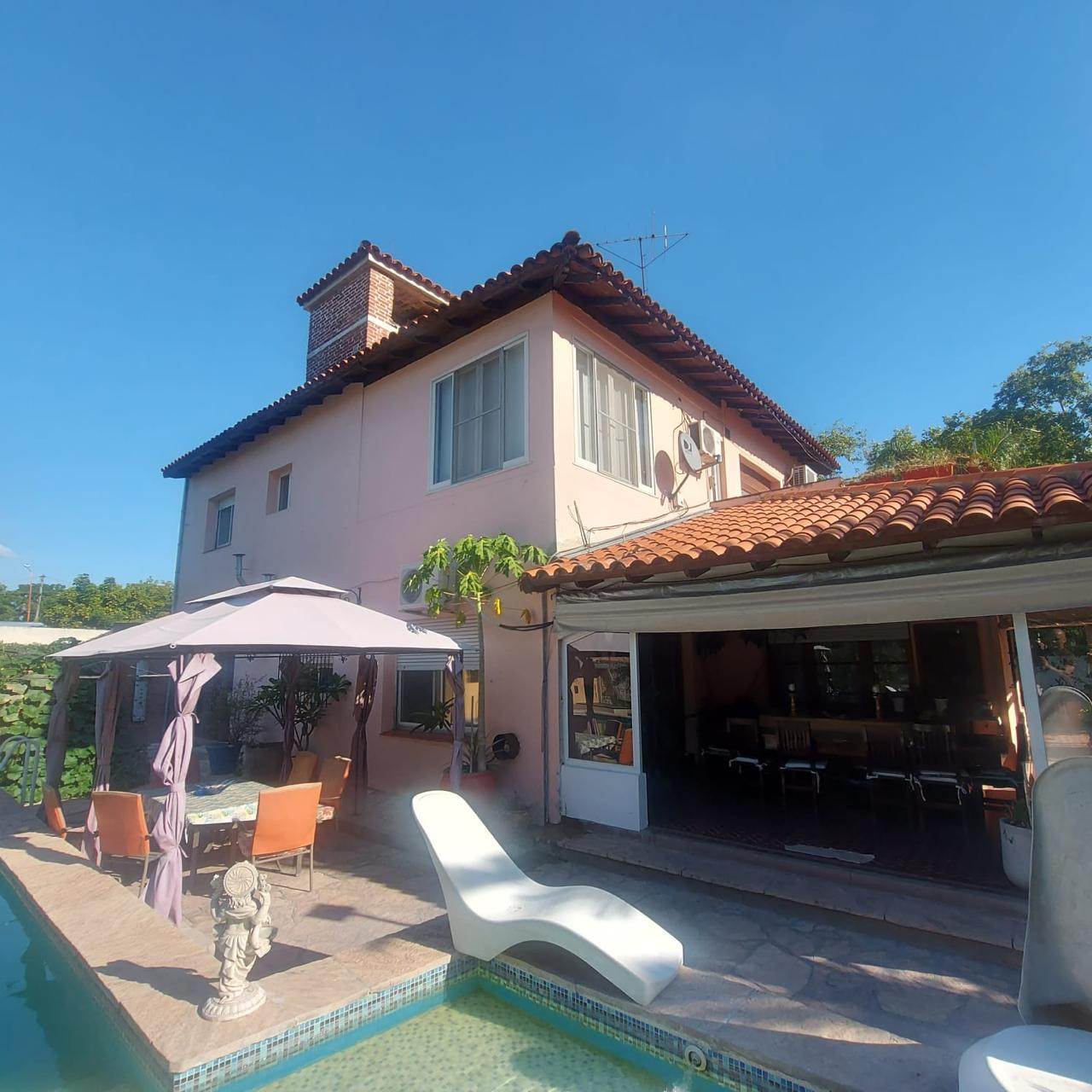 INCREIBLE CASA 5 AMB CON PILETA Y JACUZZI EN BELLA VISTA!!